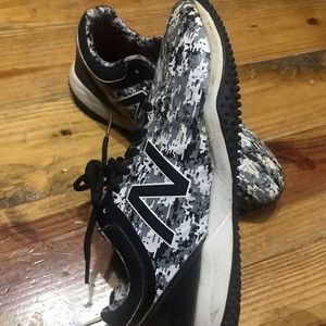 New Balance boys baseball cleats